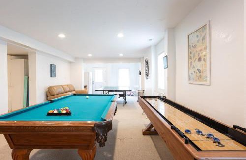 Whalehead Beach House | Less than 5min Walk to Beach with Pool Fire Pit