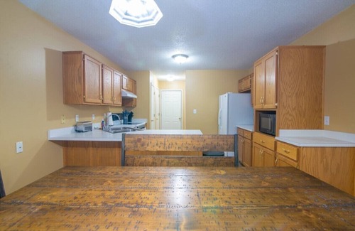 Elizabethtown House | Less than mile to sports park, private house and yard.