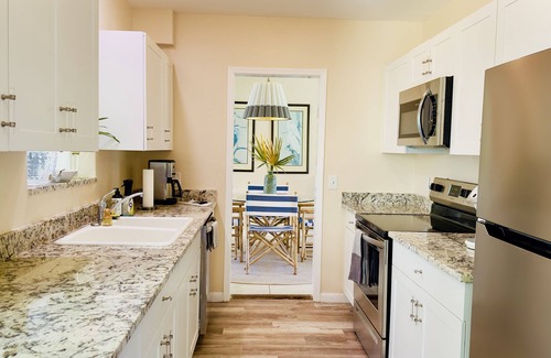 Vero Beach House | Less10 Min Beach>Private Pool>Grill>1940's Coastal home>walk Historic Dodgertown