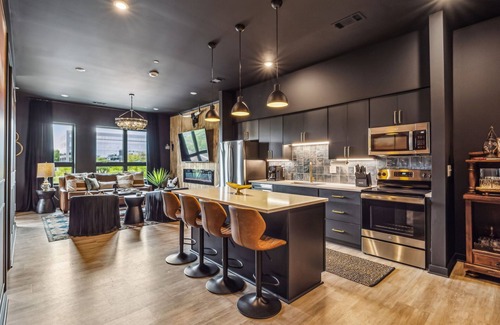 Edgehill Condo | Let 'Er Buck Nashville on Music Row near Broadway with Pool, Patio, Parking