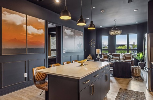 Edgehill Condo | Let 'Er Buck Nashville on Music Row near Broadway with Pool, Patio, Parking