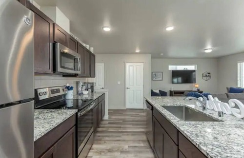 Tri-Cities House | Let's Gather - Centrally Located & Pet Friendly.