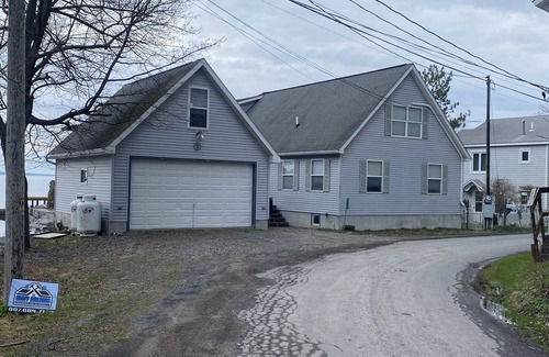 Lodi House | Level lakefront in Lodi