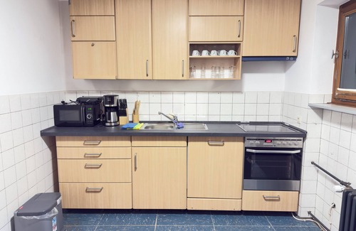 Leverkusen Apartment | Leverkusen apartment - ideal for fitters & families, 3 bedrooms & large balcony