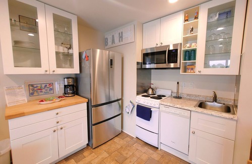 Lewes Condo | LEWES BEACH-WATERFRONT GETAWAY.WONDERFUL 2-BED/2-BA.POOL-WIFI- LARGE BALCONY