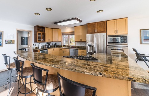 Wasilla House | Lexi's Lakehouse , Luxury, Comfort, Secluded, Beautifully Landscaped, Private