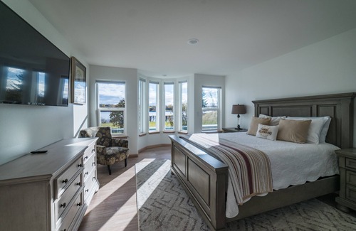 Wasilla House | Lexi's Lakehouse , Luxury, Comfort, Secluded, Beautifully Landscaped, Private