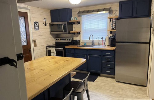 Lexington House | Lexington Stays. Close to town and beach!