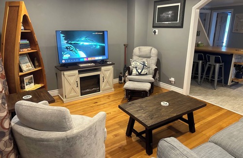 Lexington House | Lexington Stays. Close to town and beach!