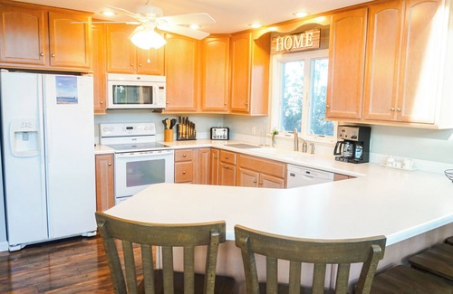 Broadkill Beach House | LEYA`S SECRET TREASURE - 3 BD, 2.5 BA - Sleeps 10 - Steps from the beach!
