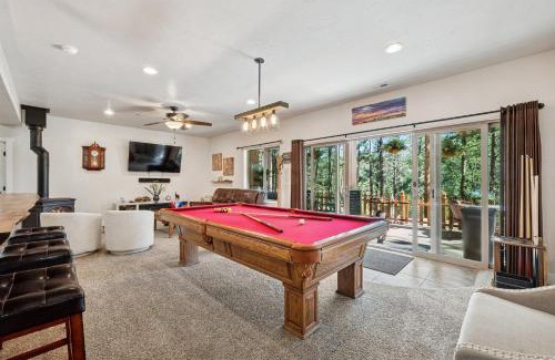 Colorado Springs House | Lg 4-br 2-ba with pool table and 7 person -hottub 10 min to USAFA