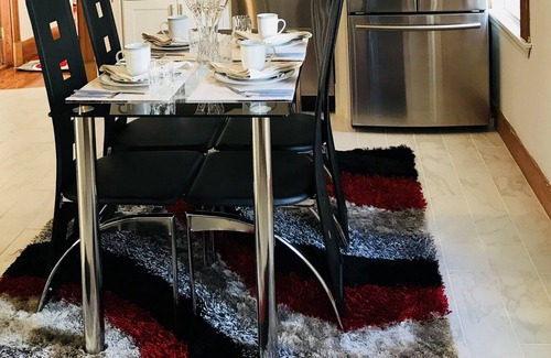 Dorchester Apartment | Lg Suite for up to 6 ppl/1 floor