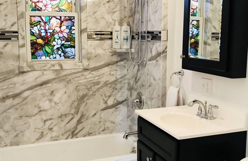 Dorchester Apartment | Lg Suite for up to 6 ppl/1 floor