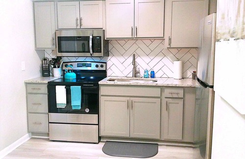 Pine Forest House | Liberty Towne- Conveniently located near I-95 and Fort Liberty