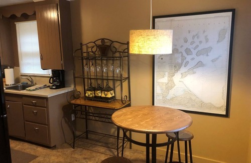 La Pointe House | Library Street Cottage - Charming Cottage located in Town, walk to Shops and Restaurants
