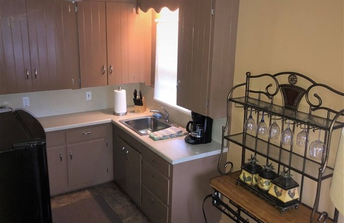 La Pointe House | Library Street Cottage - Charming Cottage located in Town, walk to Shops and Restaurants