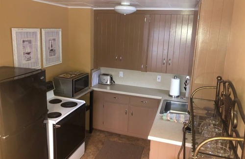 La Pointe House | Library Street Cottage - Charming Cottage located in Town, walk to Shops and Restaurants