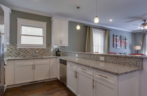 Cleveland Park House | Licensed, 5 Min To Downtown 4BR, 3.5BA with 2 Master Suites