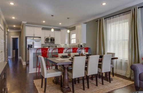 Cleveland Park House | Licensed, 5 Min To Downtown 4BR, 3.5BA with 2 Master Suites