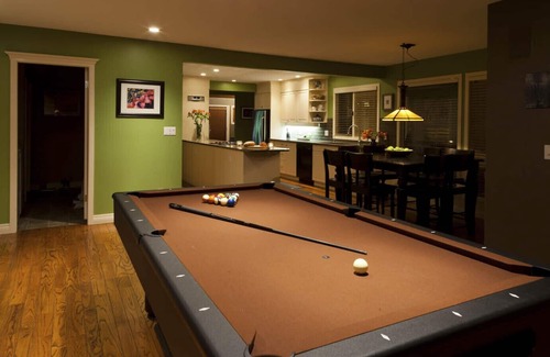 Southeast Kelowna House | Licensed Kelowna Retreat with pool and pickleball, private midtown acreage