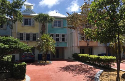 Rock Harbor House | LICENSED MGR - 3/3.5 MODERN VILLA - KEY LARGO'S PREMIER OCEANFRONT RESORT AND MARINA!