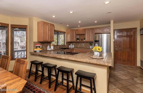 Munds Park House | Lichen Lodge - Large Cabin Retreat in the Cool Pines