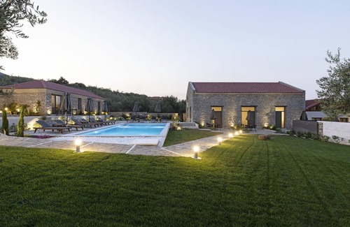 Sourpi Apartment | Lichnos Luxury Maisonette 3