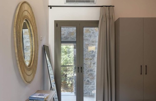 Sourpi Apartment | Lichnos Luxury Suites Stoa