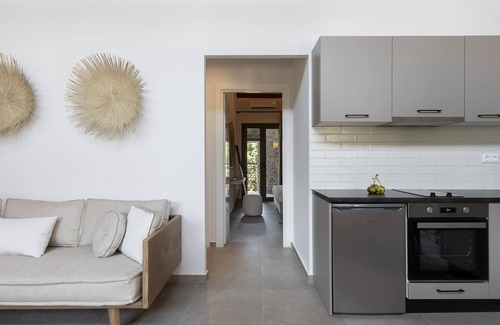 Sourpi Apartment | Lichnos Luxury Suites Stoa