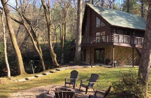 Cashes Valley House | Lickskillet Lodge on Fightingtown Creek; HOT TUB