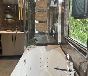 Parey Boat Rental | Lieblingsplatz Parey - schwimmende LuxSuite