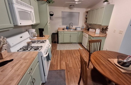 Mohave Valley House | Life a beach at the river 3-bedroom house in Mohave ValleynBy the river have fun