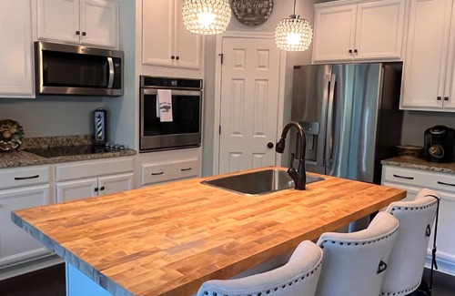 Cornelius House | Life is better at the Lake!