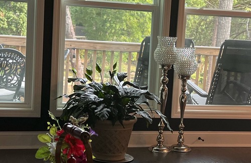 Cornelius House | Life is better at the Lake!