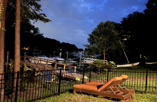Cornelius House | Life is better at the Lake!