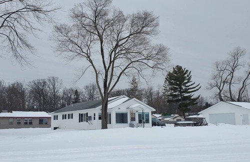 Houghton Lake House | Life is Better at the Lake! Over 120 ft of frontage on Houghton Lake!