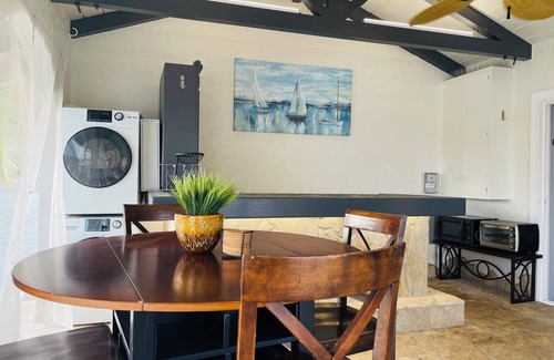 Hawaii Kai Cottage | Life on the Water Hawaii with WiFi & AC & Washer/Dryer