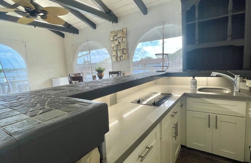 Hawaii Kai Cottage | Life on the Water Hawaii with WiFi & AC & Washer/Dryer