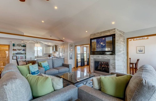 Corolla Light House | Life's Ruff | 995 ft to the beach | Private Pool, Hot Tub, Dog Friendly