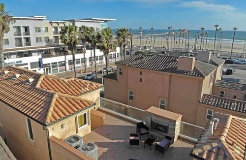 Santa Ana Heights House | Life’s a beach…house with gorgeous ocean&pier views. A few steps to the waves.,.