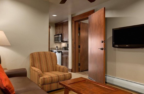 Breckenridge Condo | Liftside! ski in - ski out! Base, Peak 7! Suite!