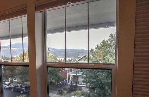 Hood River Condo | Light & Bright - 2 Bedrooms, 2 Bathrooms - Blocks from Downtown with River Views