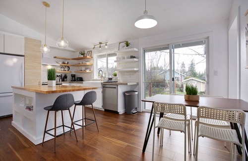 Bellingham House | Light & bright 3-bedroom family home on quiet culdesac close to lake and trails