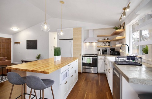Bellingham House | Light & bright 3-bedroom family home on quiet culdesac close to lake and trails