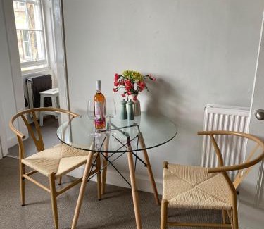 New Town Apartment | Light & Bright City Stay