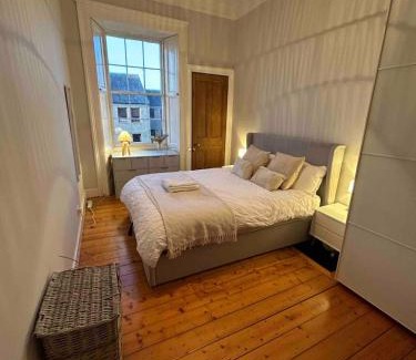New Town Apartment | Light & Bright City Stay