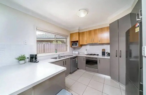 Bourkelands Apartment | Light & Bright Homely Villa