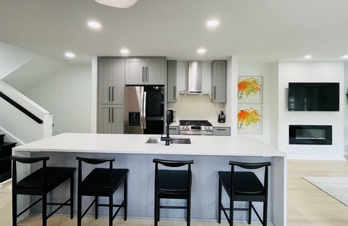 Bloomfield House | Light-Filled 3BR Home Best Area