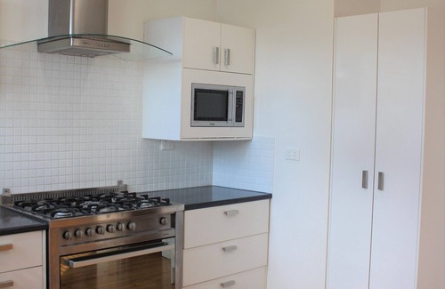 Mount Gambier House | Light-filled comfortable 3 B/R 2 bathroom family home. Dogs by negotiation .