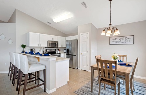 Highgate Park House | Light-filled family retreat w/Pool + Foosball, 8.5mi to Disney